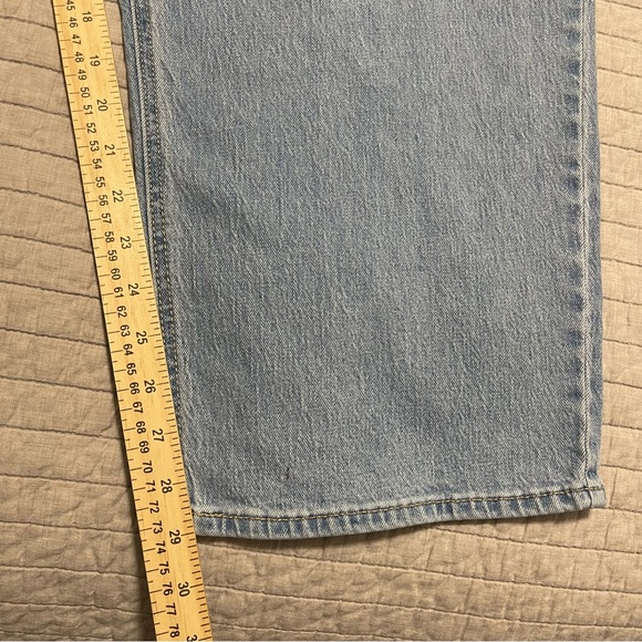 OLD NAVY Women's Wow Boyfriend Mid Rise Jeans Light Wash Blue Denim Size 30 - Picture 8 of 11